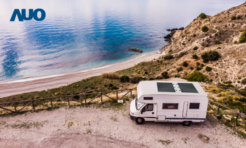 「可撓輕量化太陽光電板SunCurva」使用輕量特殊耐候型複合板取代傳統太陽能板的玻璃前板，不僅降低70%重量，每米平方僅3Kg；具有抗衝擊性能及通過電磁相容性測試，可應用於交通運輸工具，如露營車、遊艇等